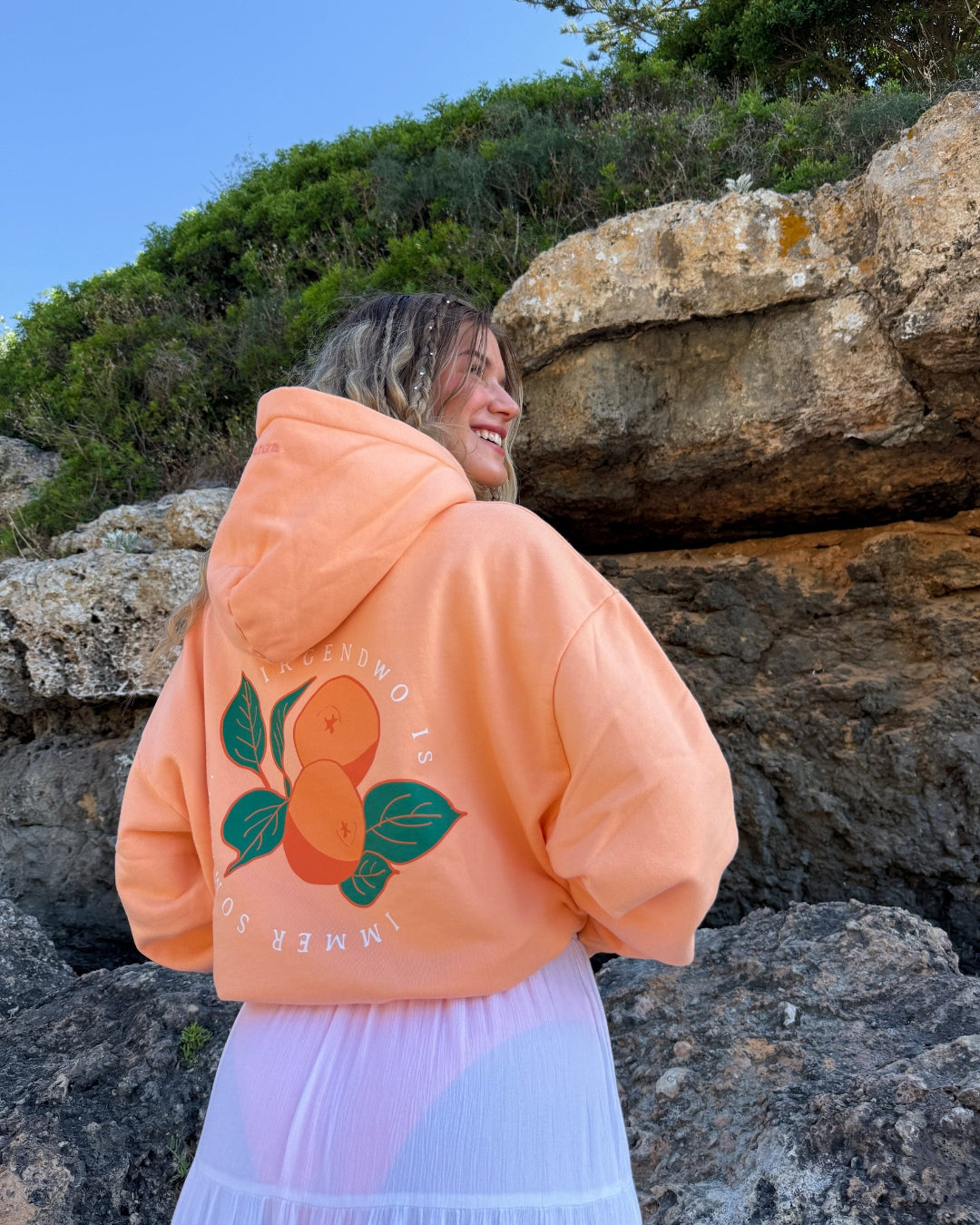 Irgendwo is immer Sommer Hoodie orange
